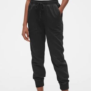 GAP utility joggers black large